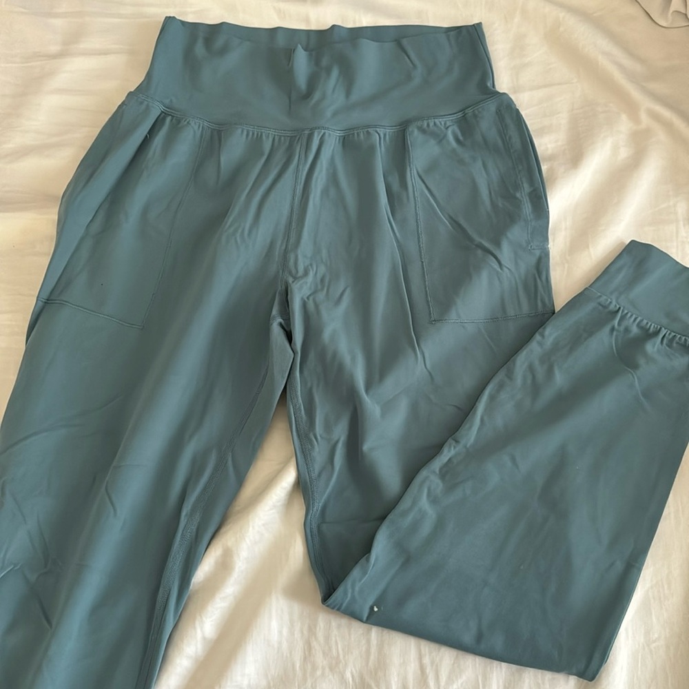 Athleta salutation jogger in teal blue